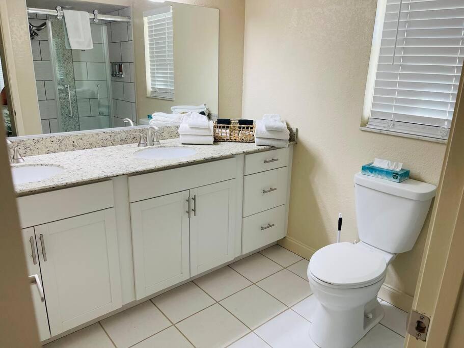 Heated Saltwater Pool Home Minutes To Beach Englewood Bagian luar foto