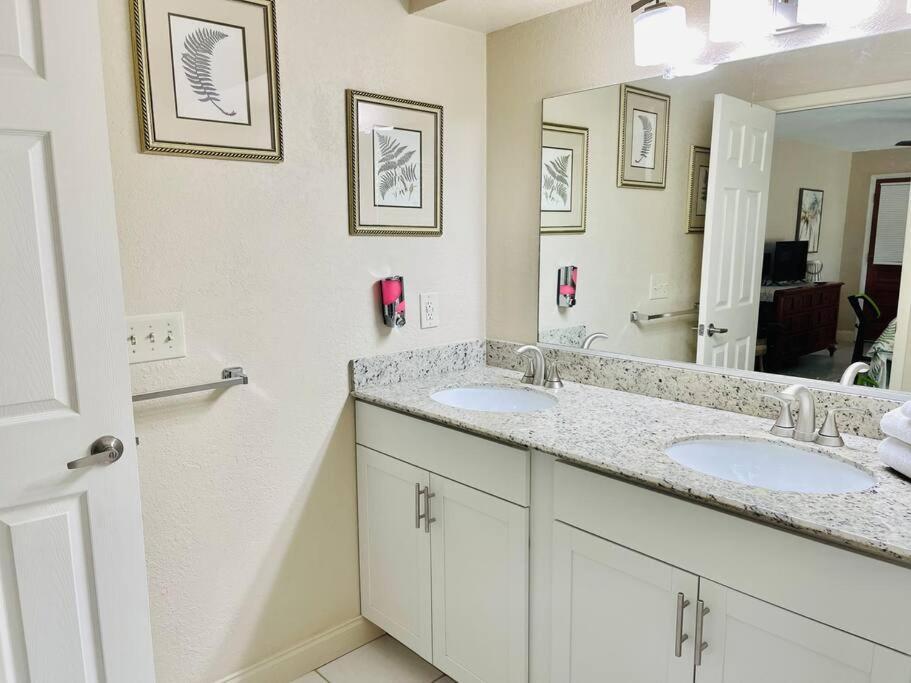 Heated Saltwater Pool Home Minutes To Beach Englewood Bagian luar foto