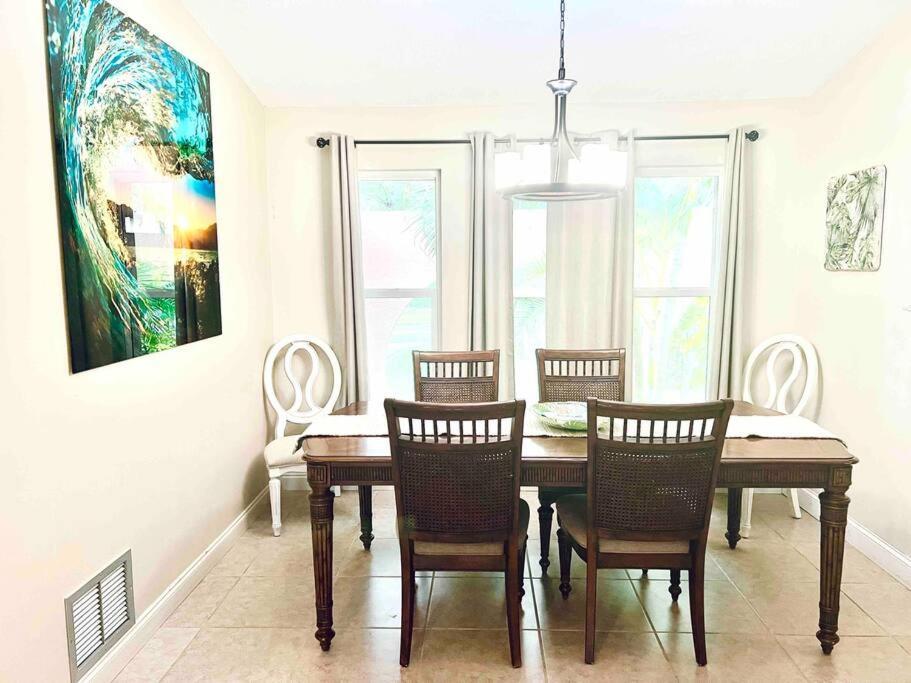 Heated Saltwater Pool Home Minutes To Beach Englewood Bagian luar foto