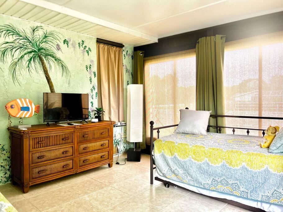 Heated Saltwater Pool Home Minutes To Beach Englewood Bagian luar foto